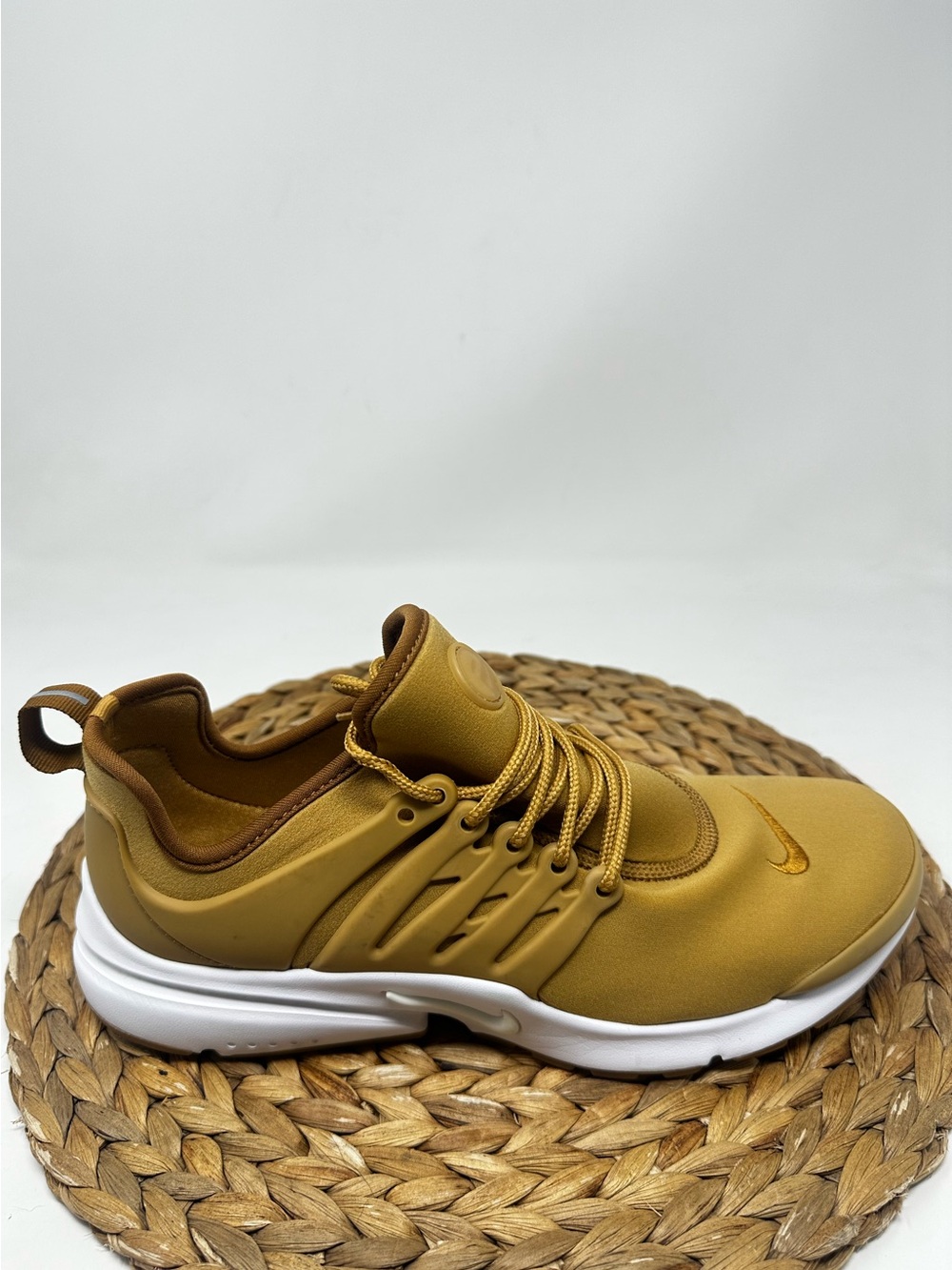 Nike Air Presto Running Shoes Elemental Gold Size 9.5 Men's, 11 Women's